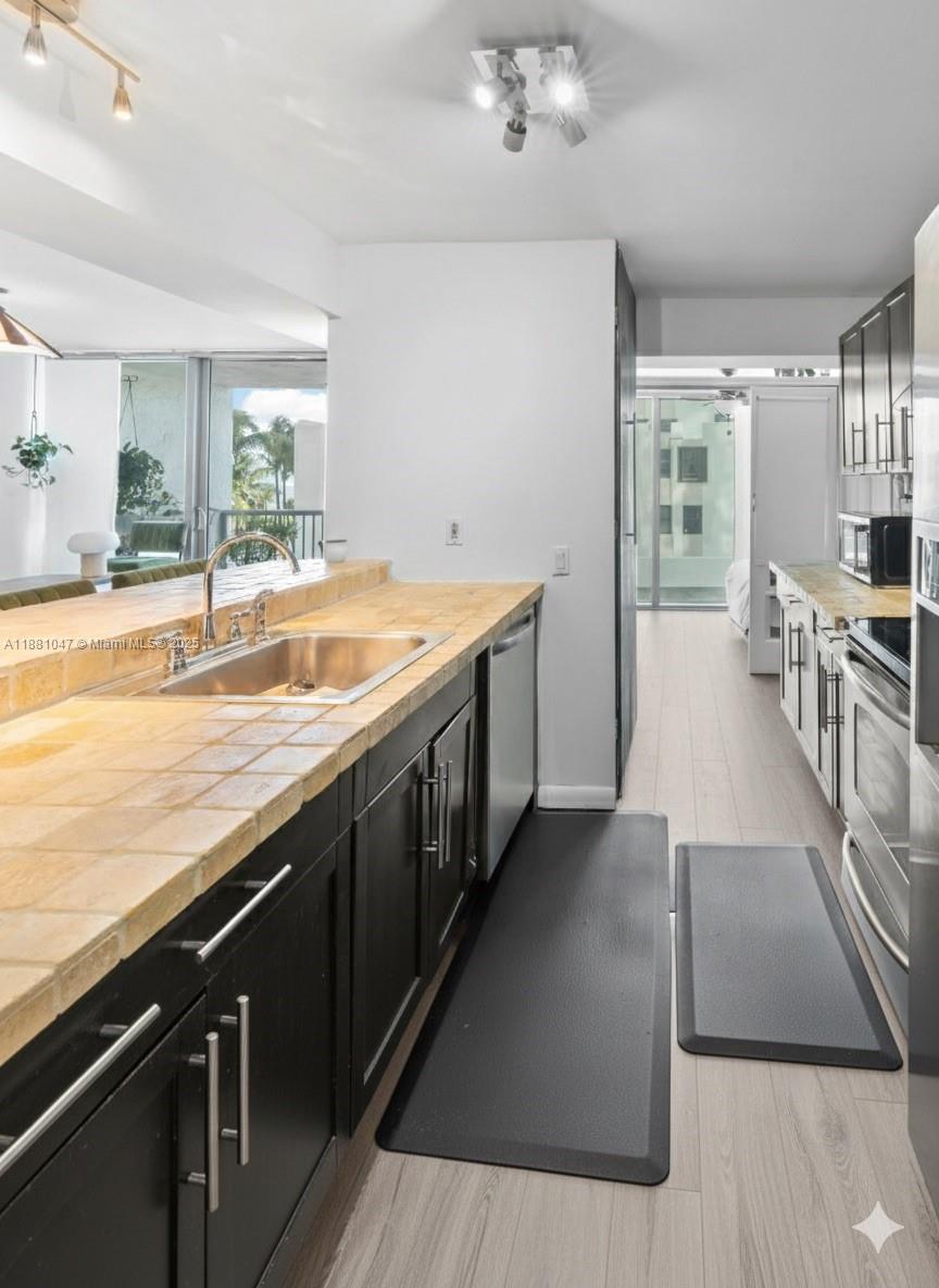 MIRASOL OCEAN TOWERS COND - Residential