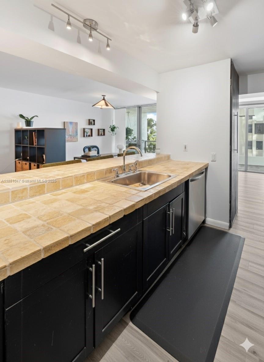 MIRASOL OCEAN TOWERS COND - Residential