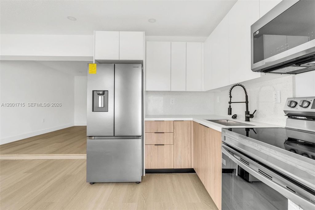 Photo of 1611 NE 50th Ct #4, Fort Lauderdale, FL 33334 (MLS # A12001715)