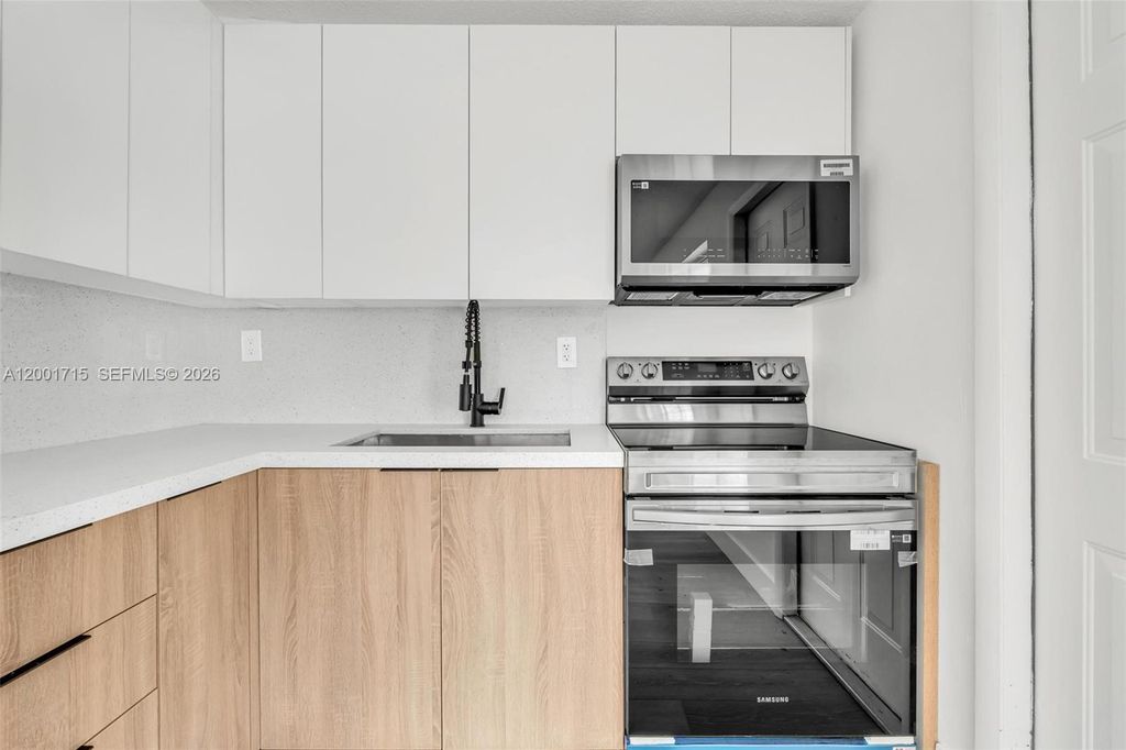 Photo of 1611 NE 50th Ct #4, Fort Lauderdale, FL 33334 (MLS # A12001715)