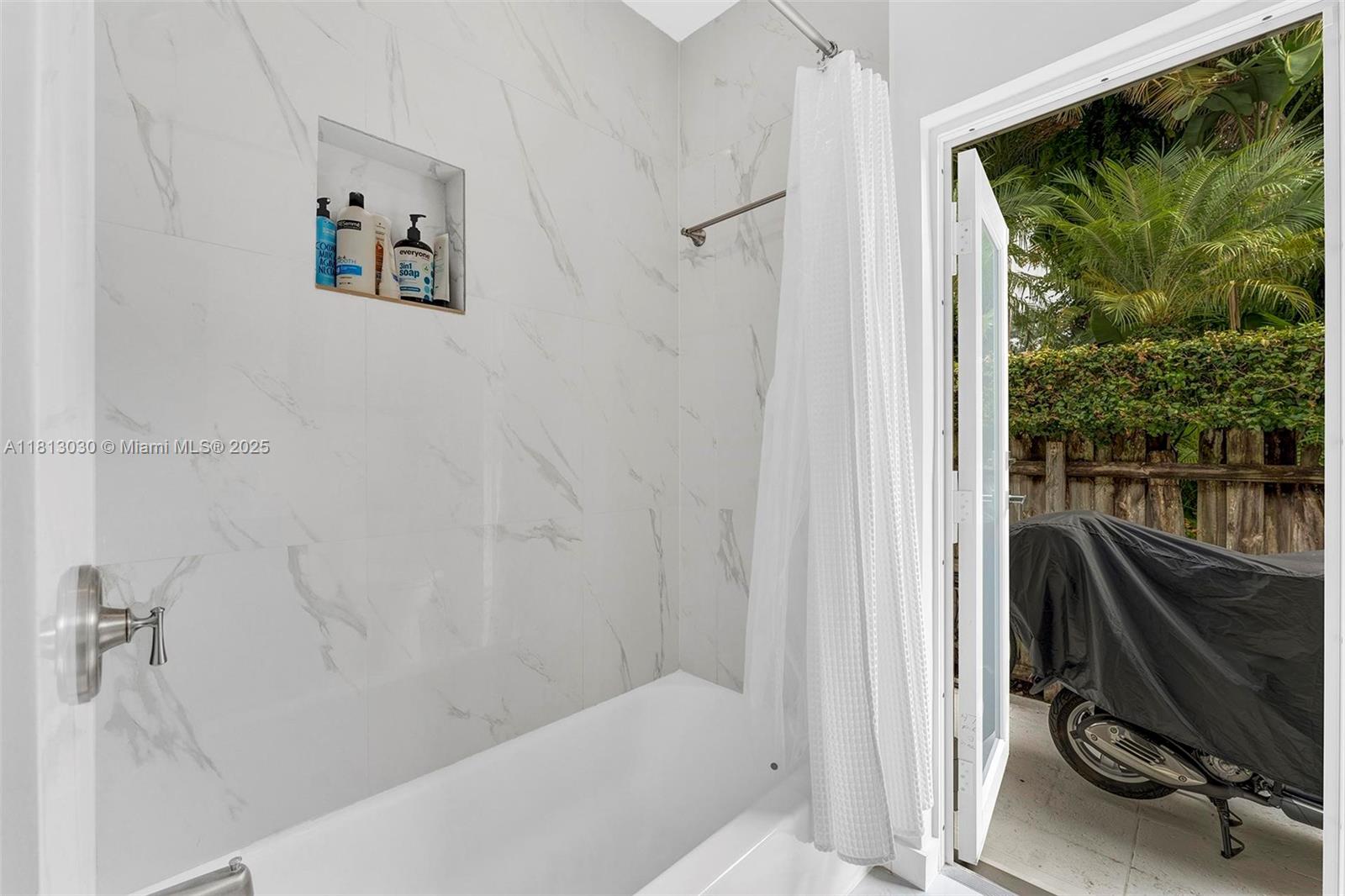 AMD PL BISCAYNE PINES - Residential Lease