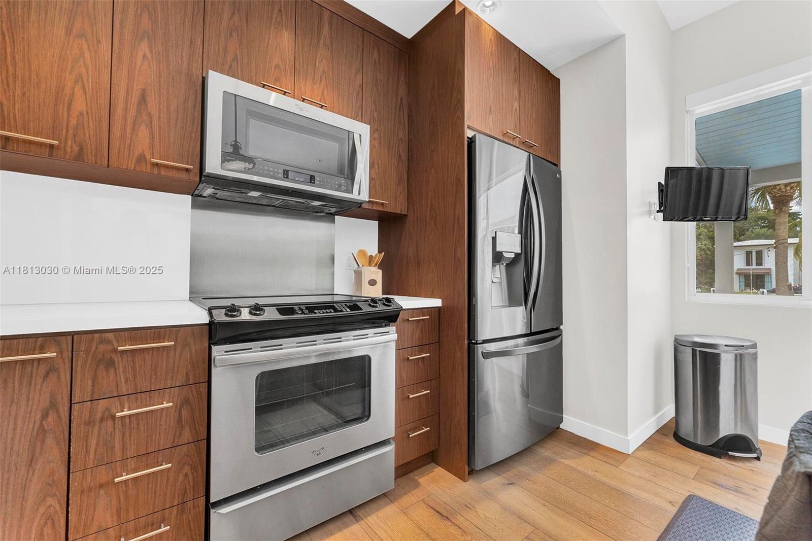 AMD PL BISCAYNE PINES - Residential Lease