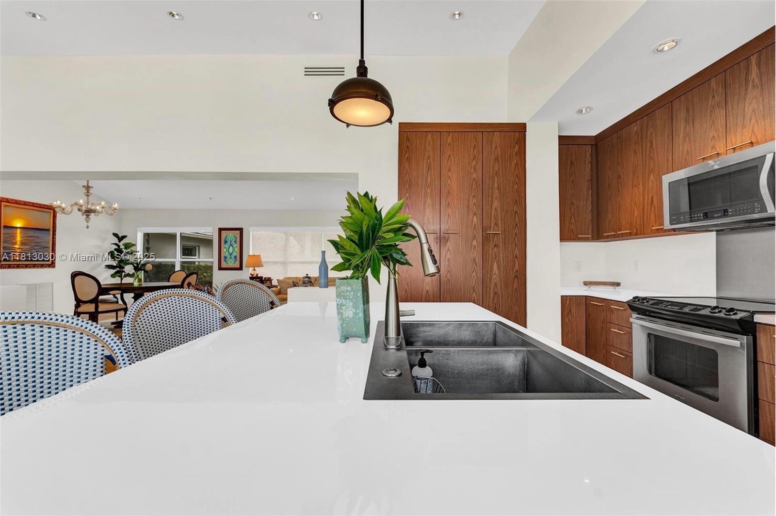 AMD PL BISCAYNE PINES - Residential Lease