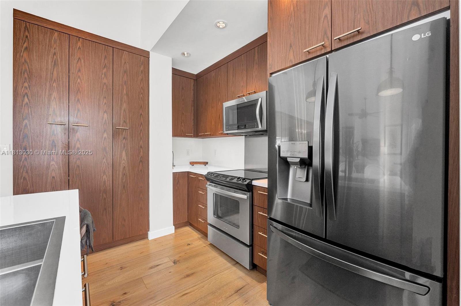 AMD PL BISCAYNE PINES - Residential Lease
