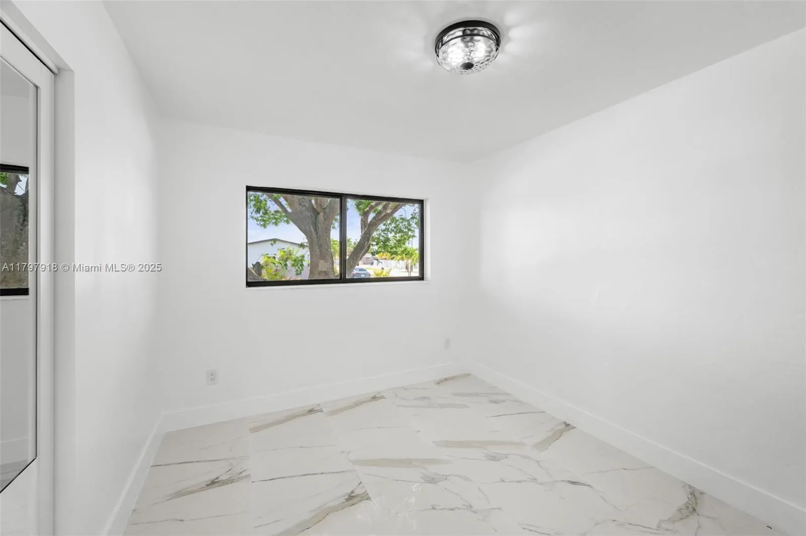 Miami, Florida 33155, United States, 4 Bedrooms Bedrooms, ,2 BathroomsBathrooms,Residential,Pending,124571