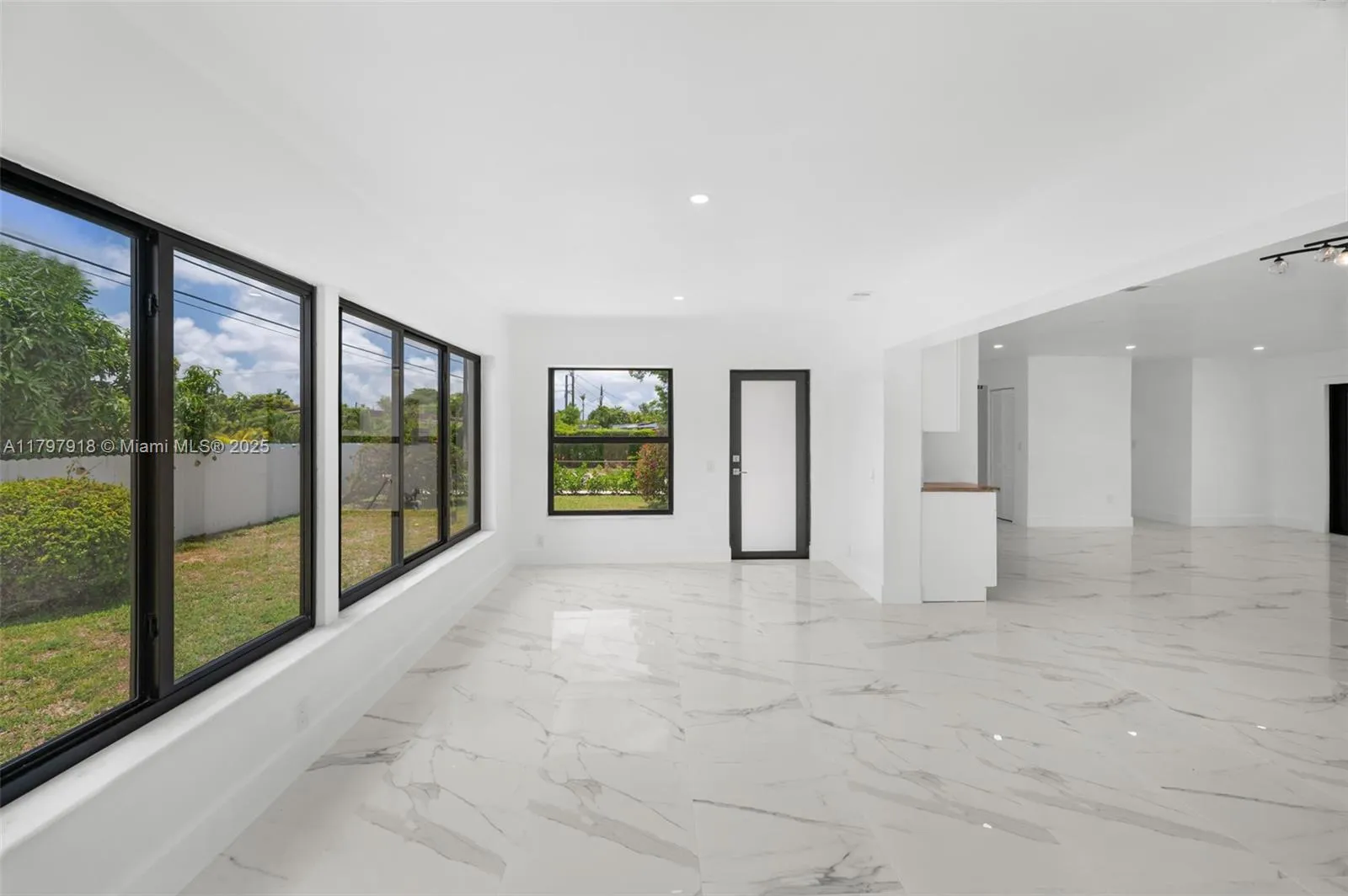 Miami, Florida 33155, United States, 4 Bedrooms Bedrooms, ,2 BathroomsBathrooms,Residential,Pending,124571