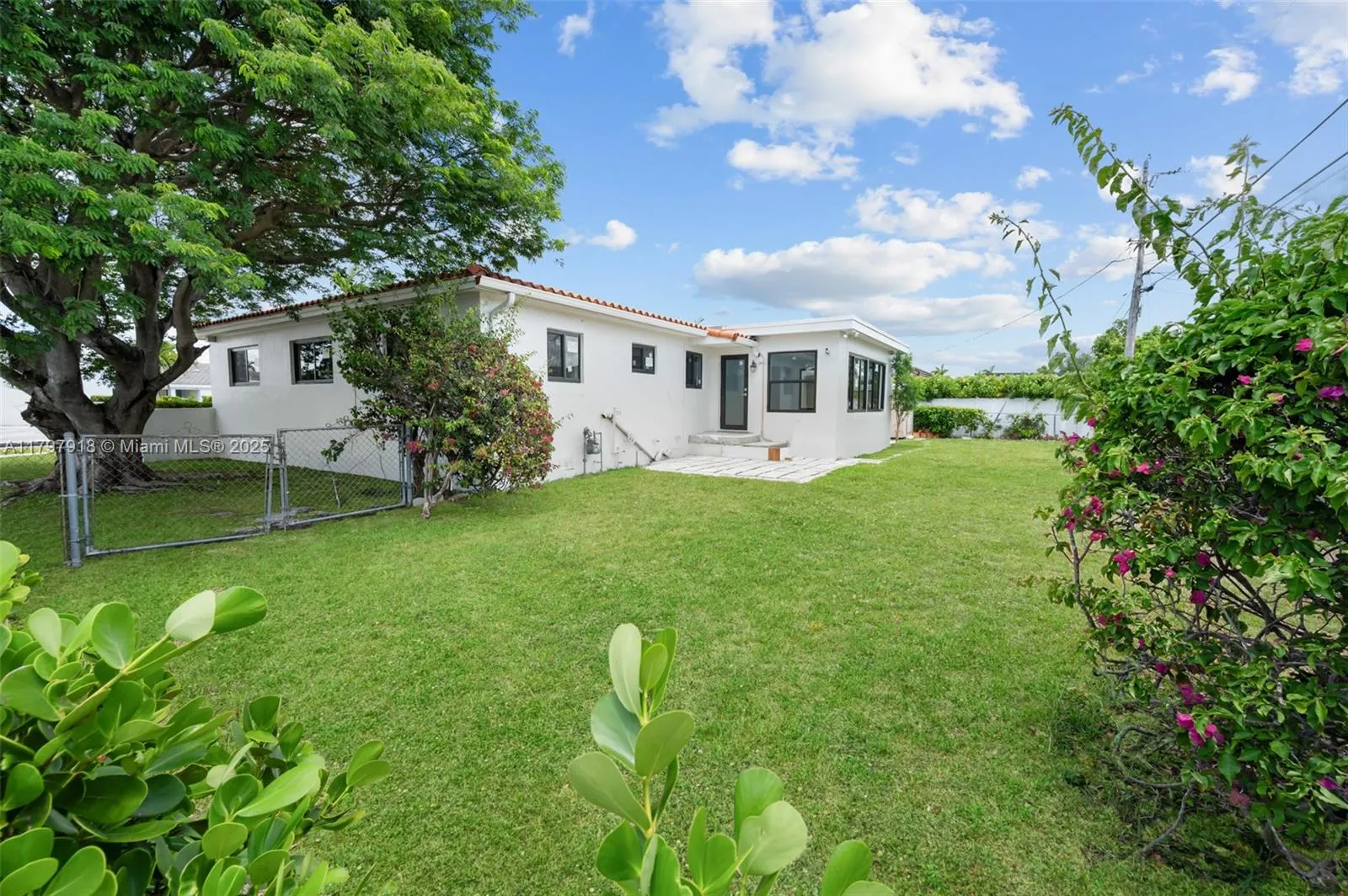 Miami, Florida 33155, United States, 4 Bedrooms Bedrooms, ,2 BathroomsBathrooms,Residential,Pending,124571