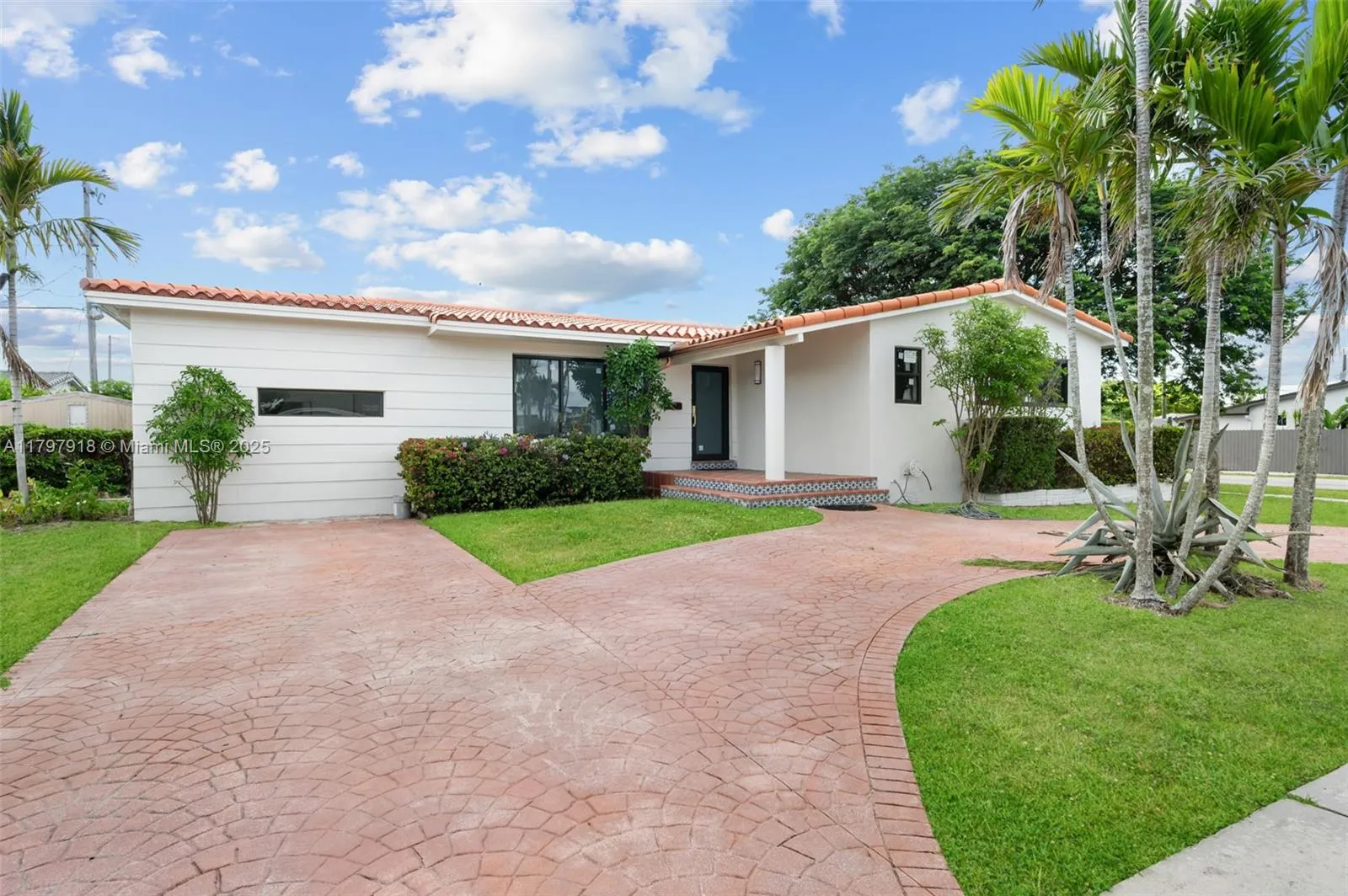 Miami, Florida 33155, United States, 4 Bedrooms Bedrooms, ,2 BathroomsBathrooms,Residential,Pending,124571