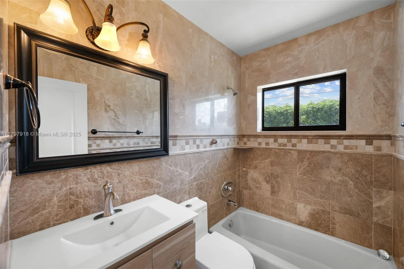 Miami, Florida 33155, United States, 4 Bedrooms Bedrooms, ,2 BathroomsBathrooms,Residential,Pending,124571