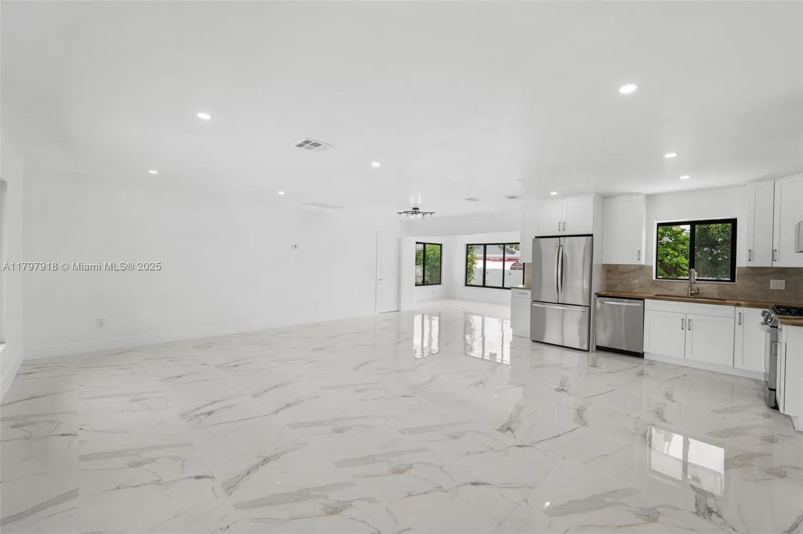 Miami, Florida 33155, United States, 4 Bedrooms Bedrooms, ,2 BathroomsBathrooms,Residential,Pending,124571