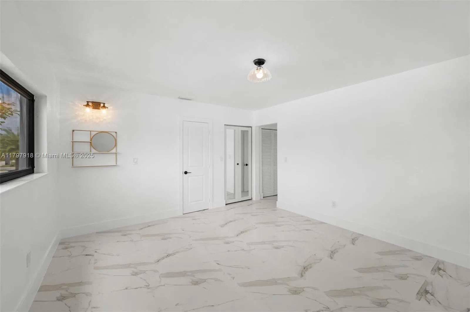 Miami, Florida 33155, United States, 4 Bedrooms Bedrooms, ,2 BathroomsBathrooms,Residential,Pending,124571