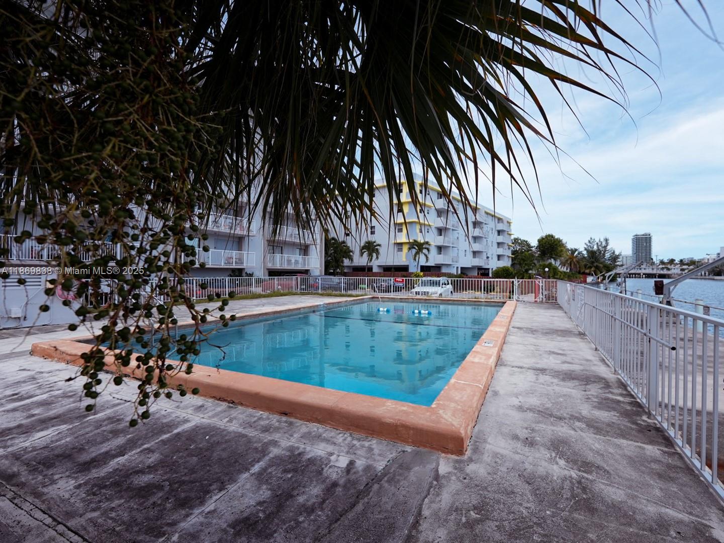 NORMANDY SH YACHT & CO CL - Residential