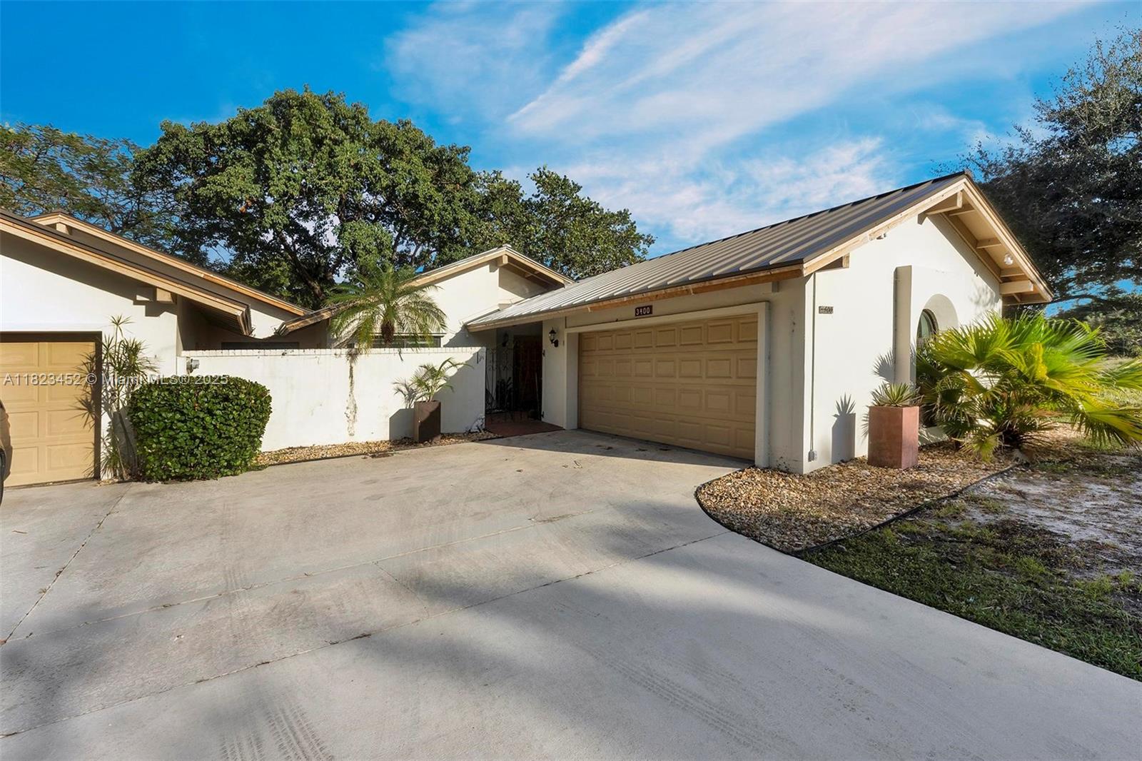 Rental Property at 3400 Cherry Garden Cir 156, Lauderhill, Miami-Dade County, Florida - Bedrooms: 2 
Bathrooms: 2  - $2,600 MO.