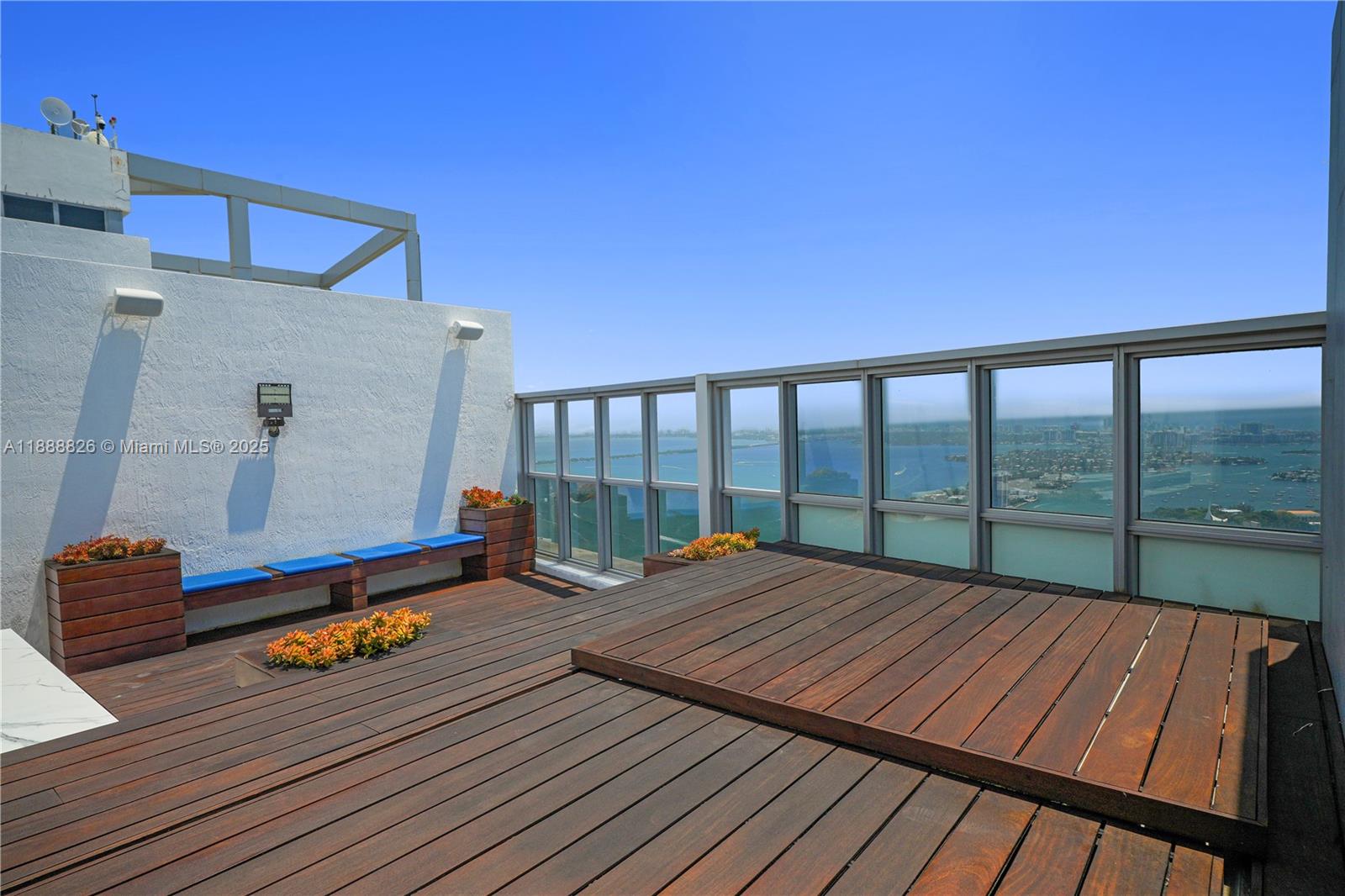 MARQUIS CONDO - Residential