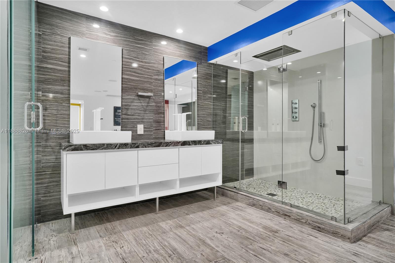 MARQUIS CONDO - Residential