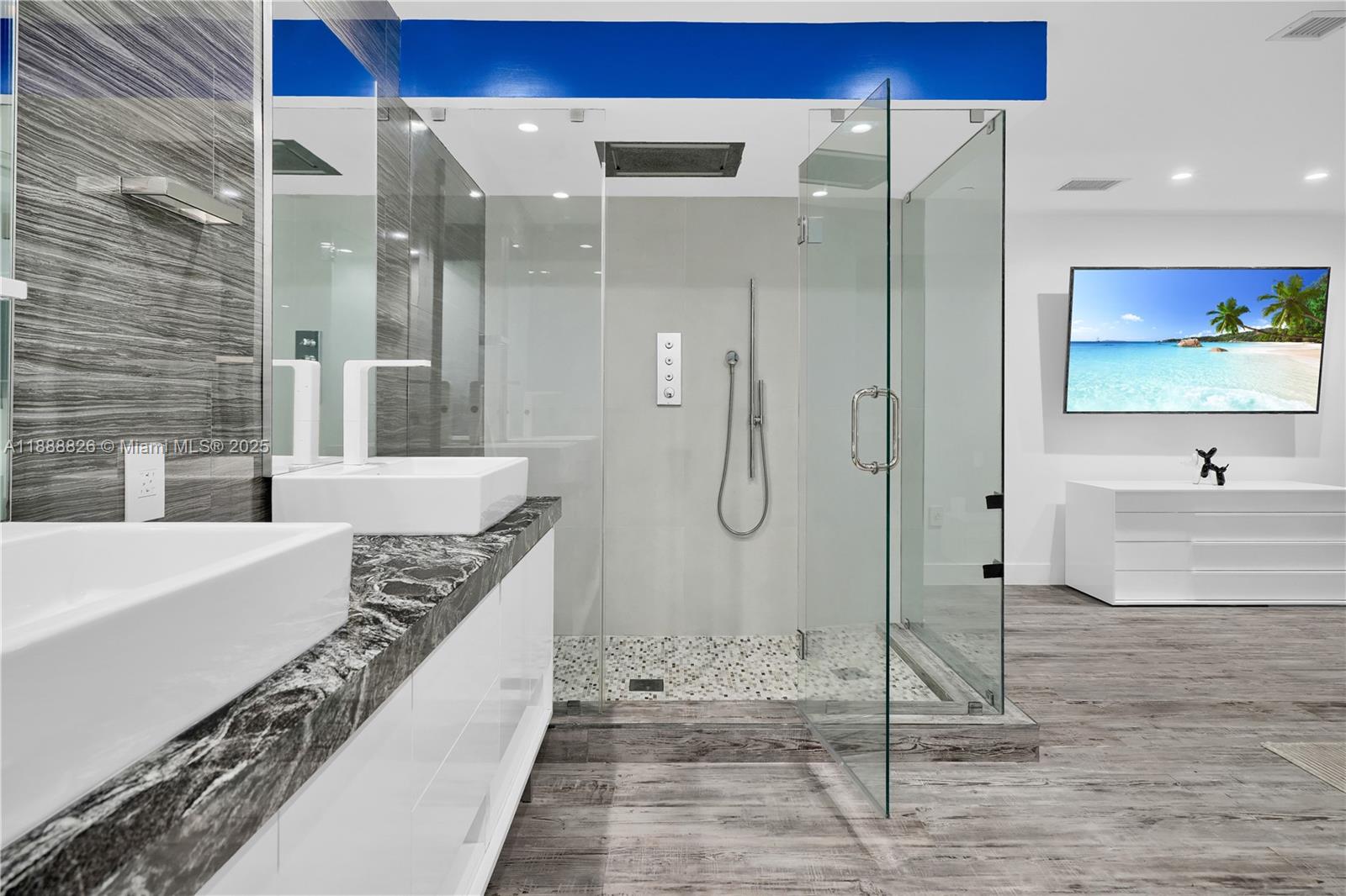 MARQUIS CONDO - Residential