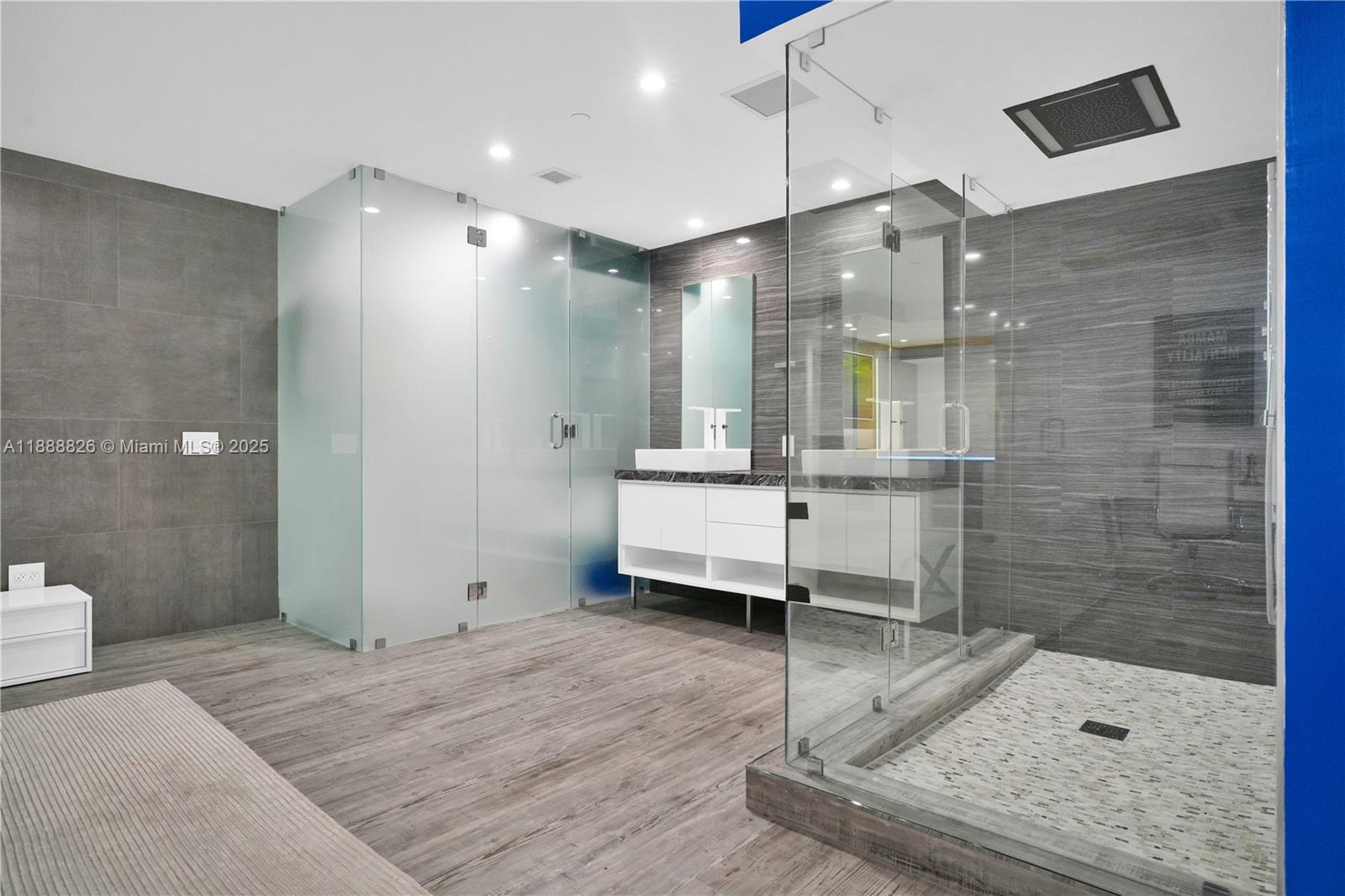 MARQUIS CONDO - Residential