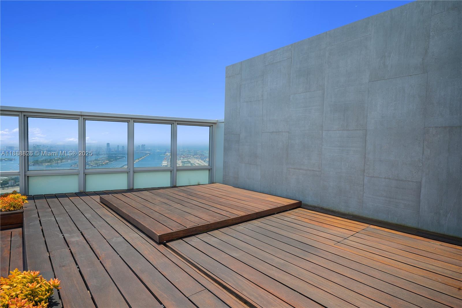 MARQUIS CONDO - Residential