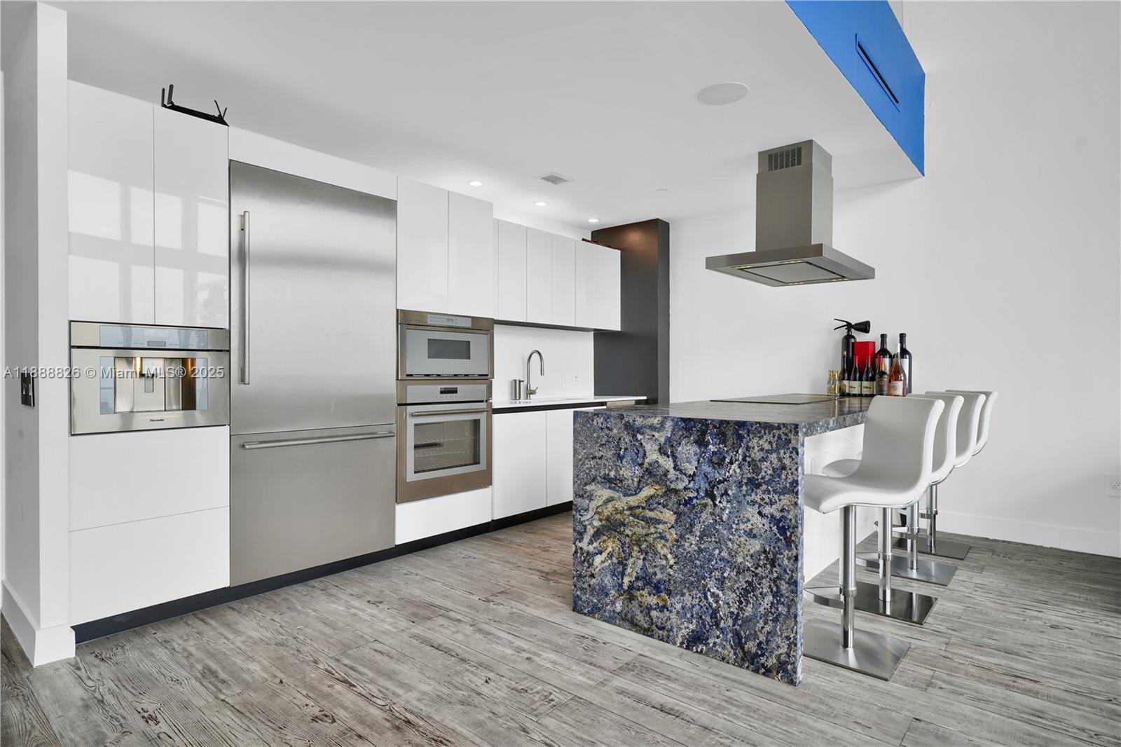 MARQUIS CONDO - Residential