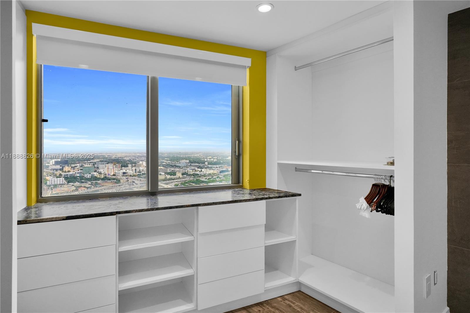 MARQUIS CONDO - Residential