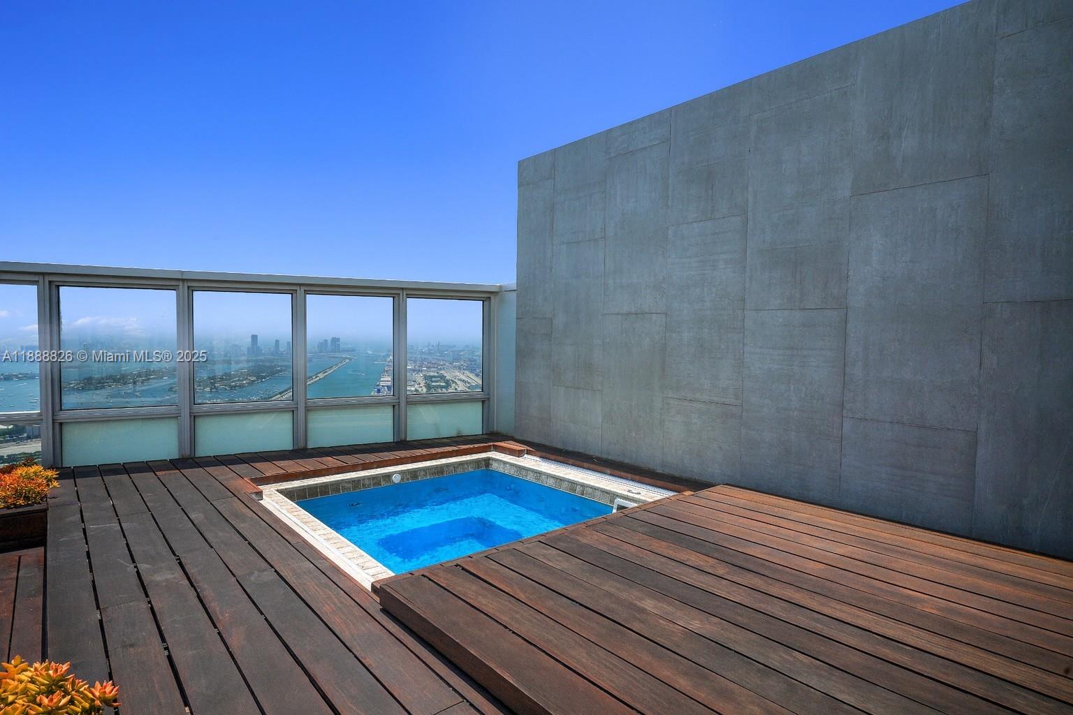 MARQUIS CONDO - Residential