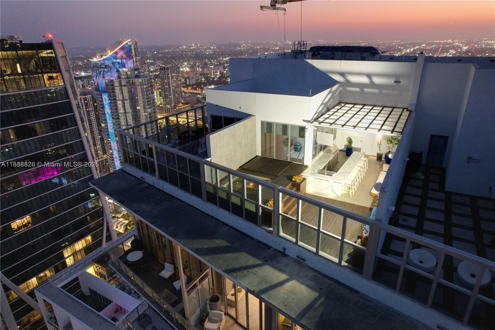 MARQUIS CONDO - Residential