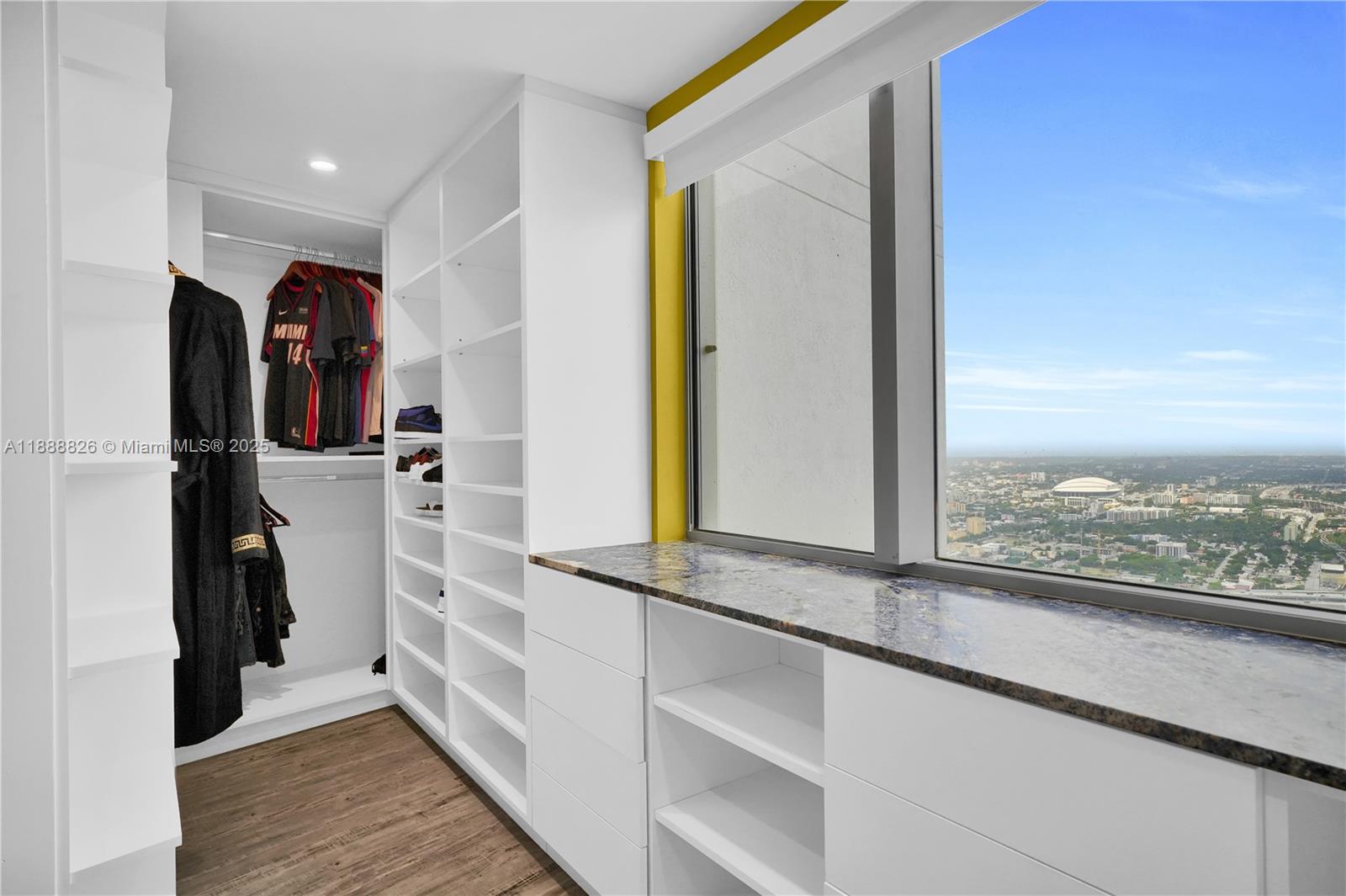 MARQUIS CONDO - Residential