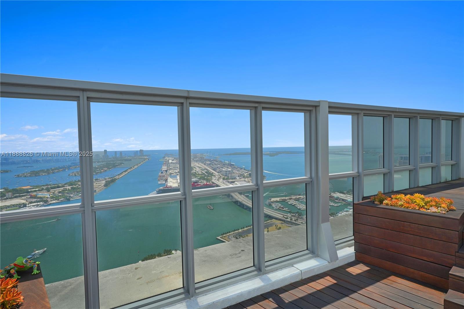 MARQUIS CONDO - Residential
