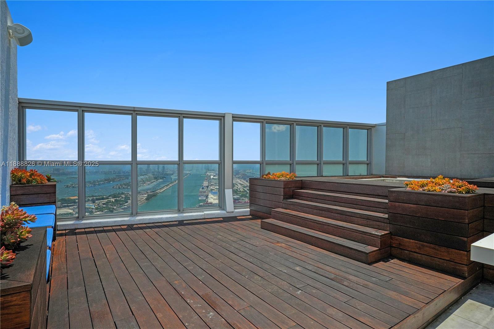 MARQUIS CONDO - Residential
