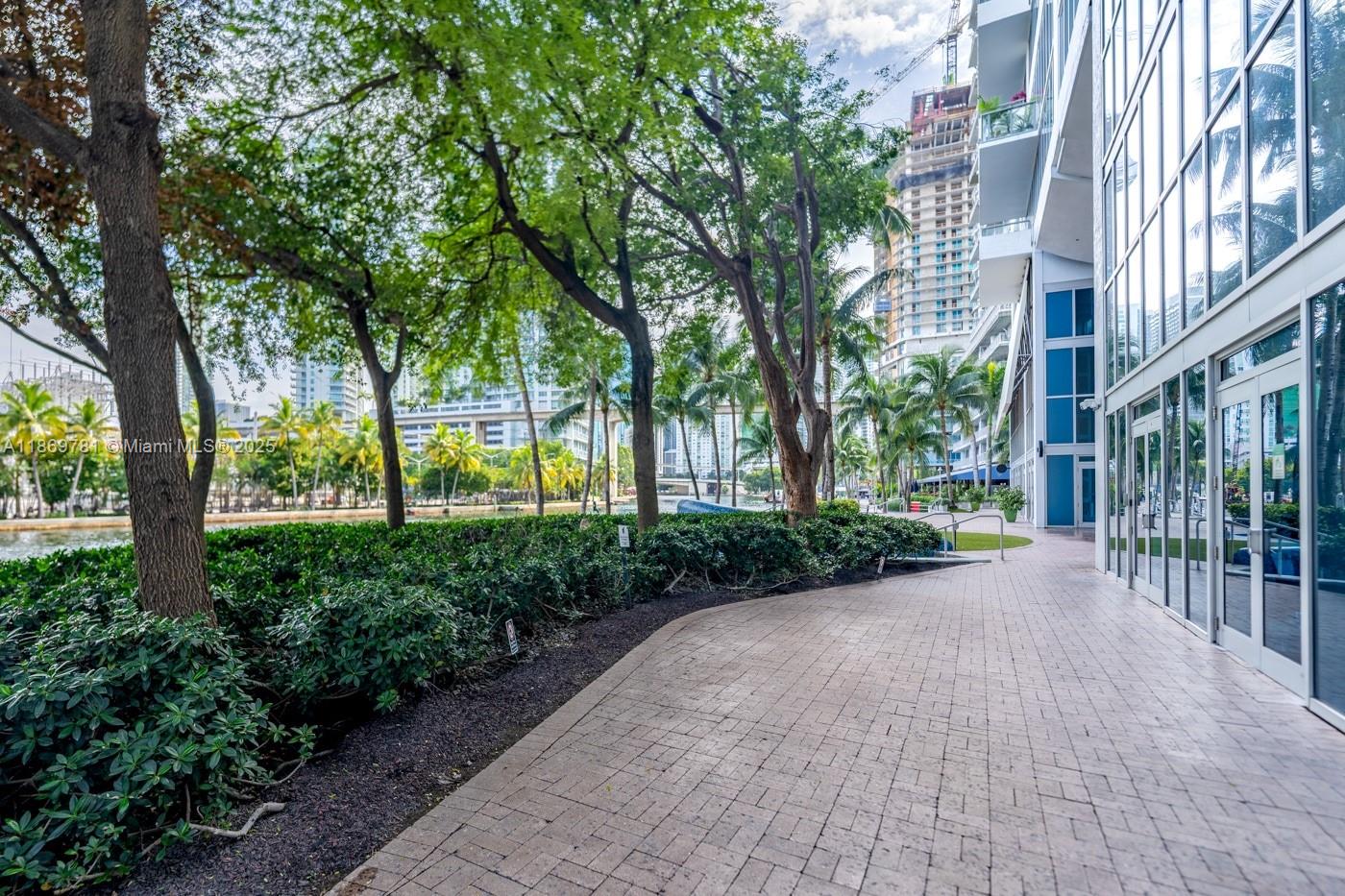 LATITUDE ON THE RIVER CON - Residential