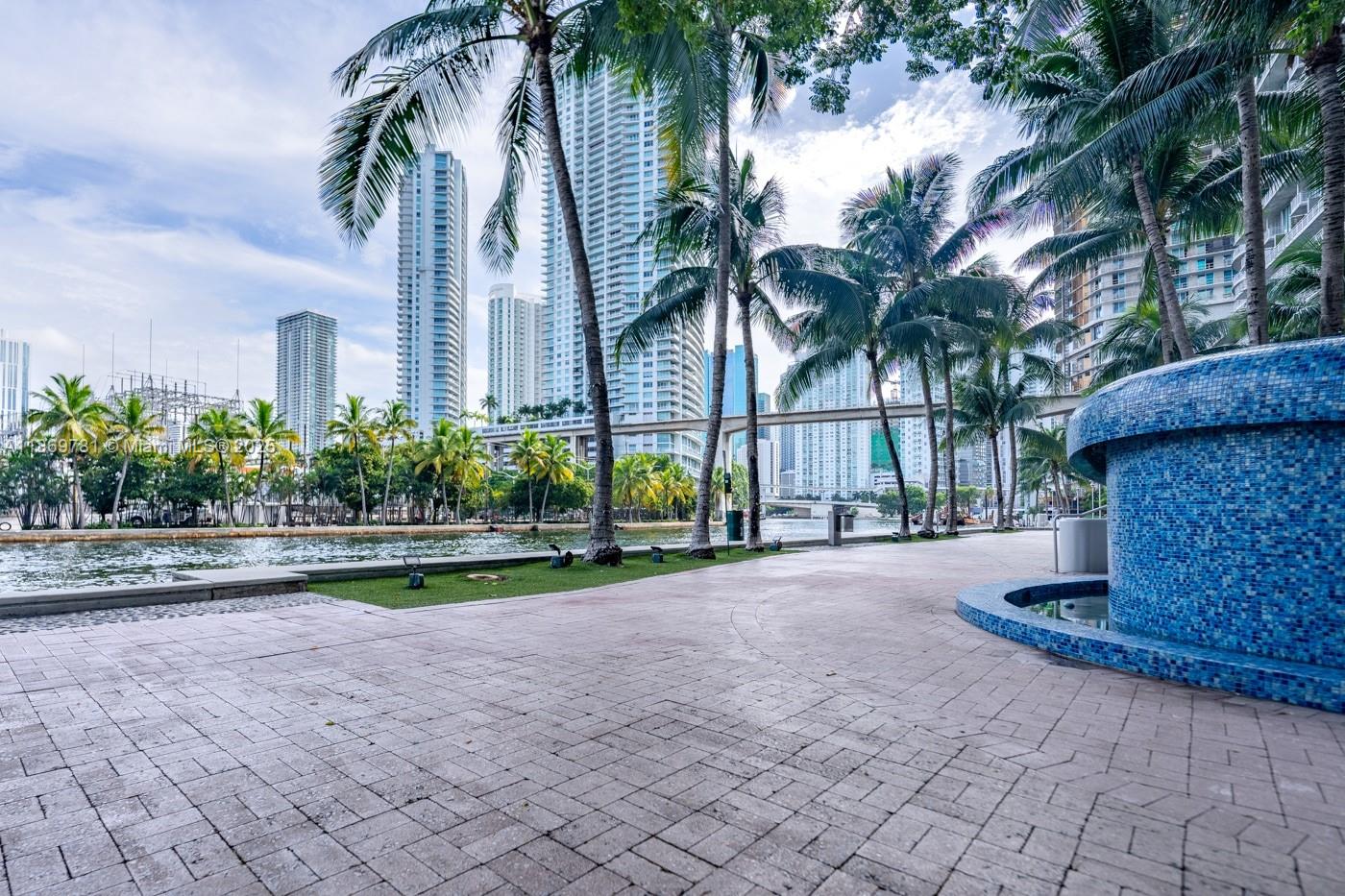 LATITUDE ON THE RIVER CON - Residential