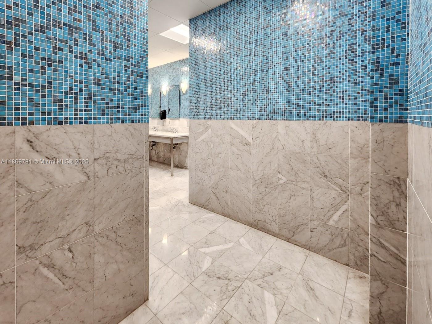 LATITUDE ON THE RIVER CON - Residential