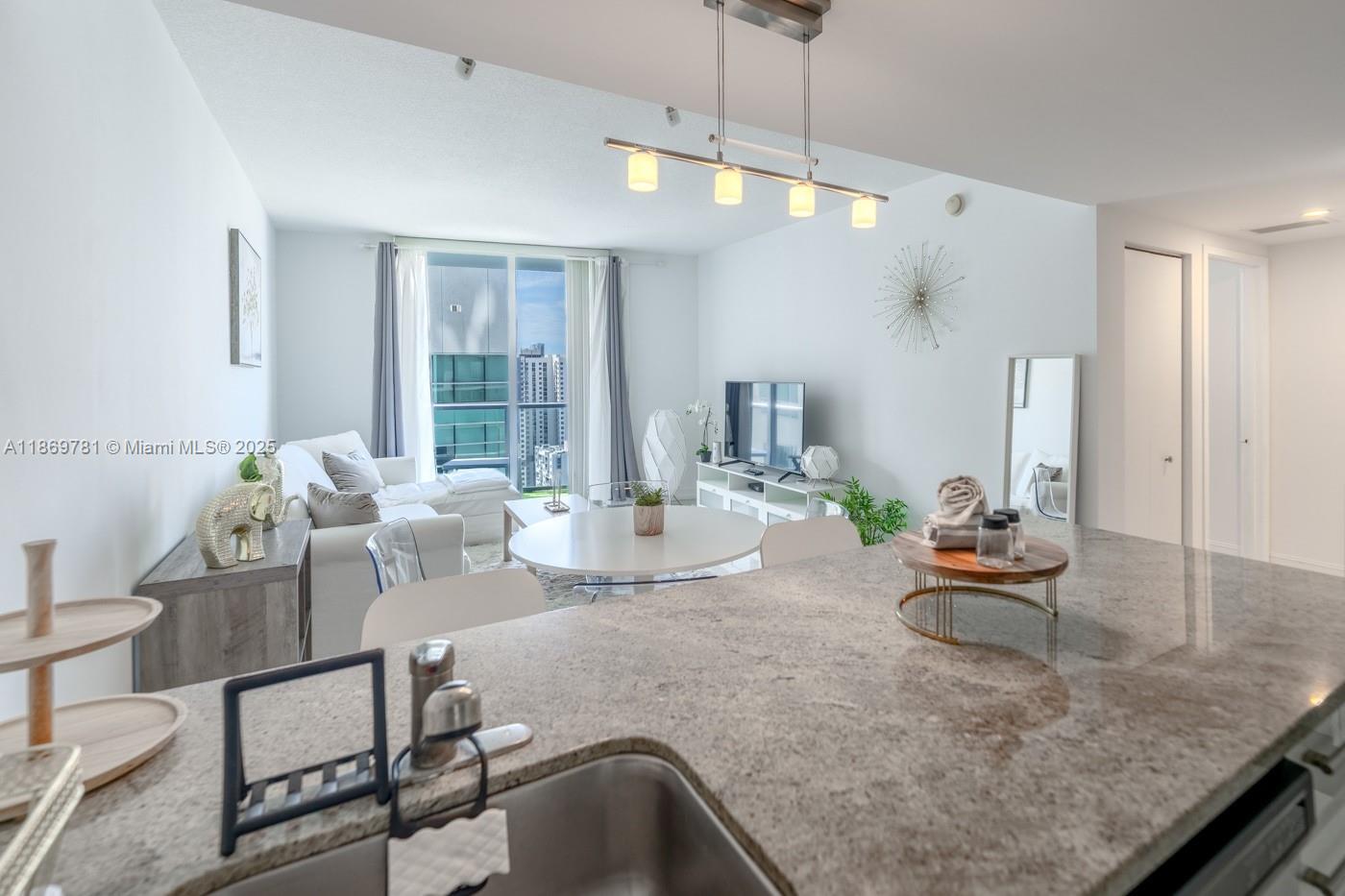 LATITUDE ON THE RIVER CON - Residential