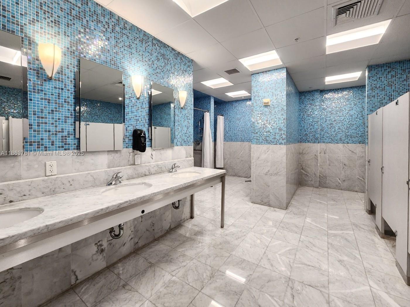 LATITUDE ON THE RIVER CON - Residential