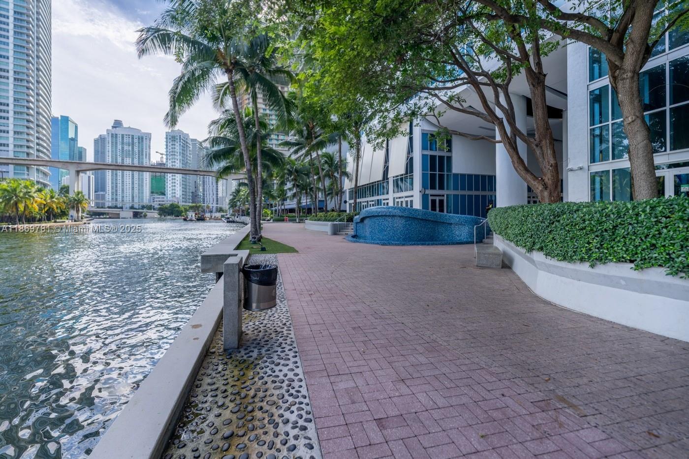 LATITUDE ON THE RIVER CON - Residential