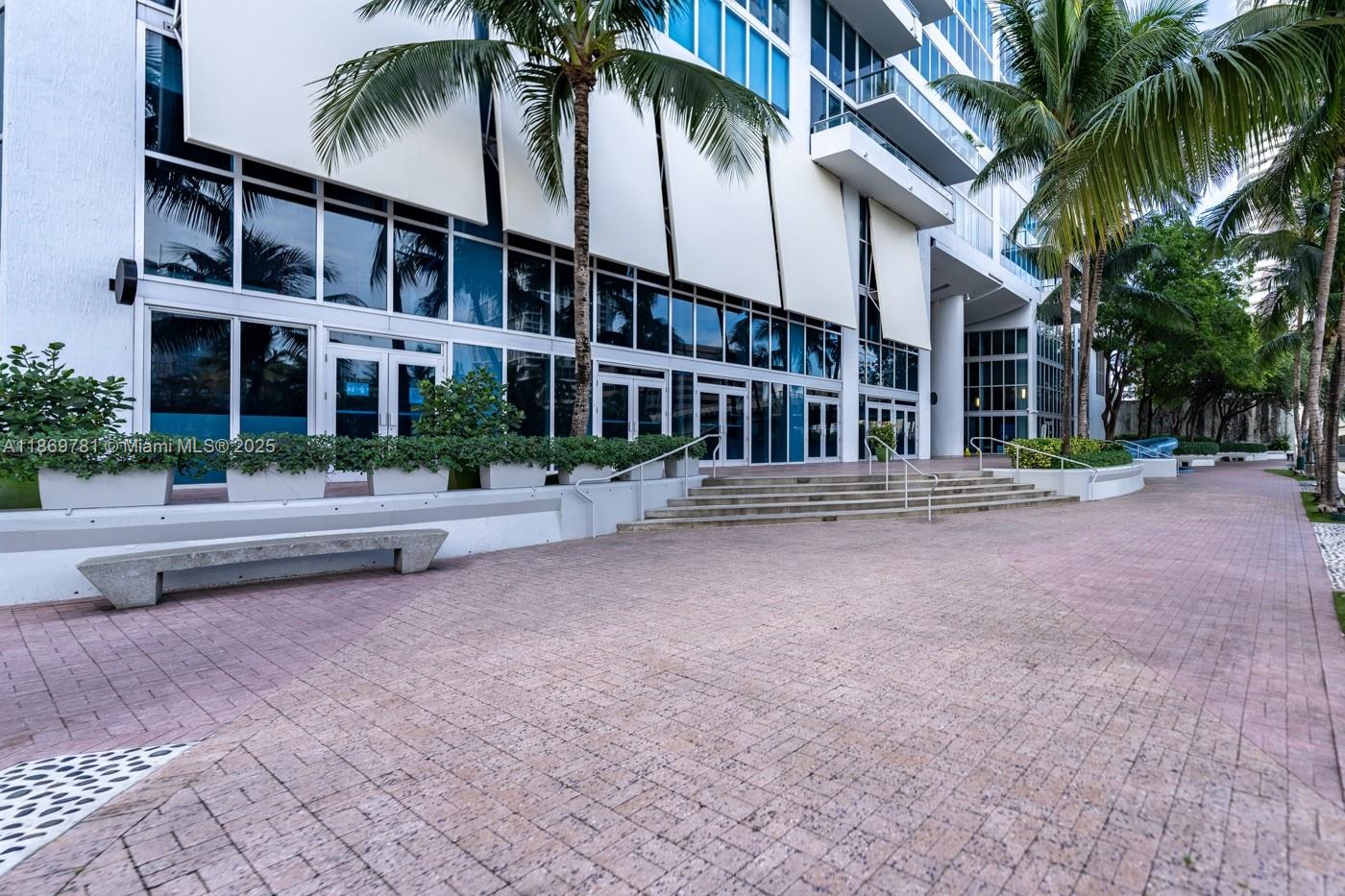 LATITUDE ON THE RIVER CON - Residential