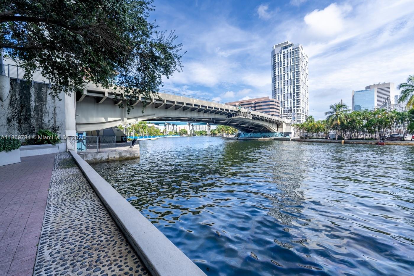 LATITUDE ON THE RIVER CON - Residential