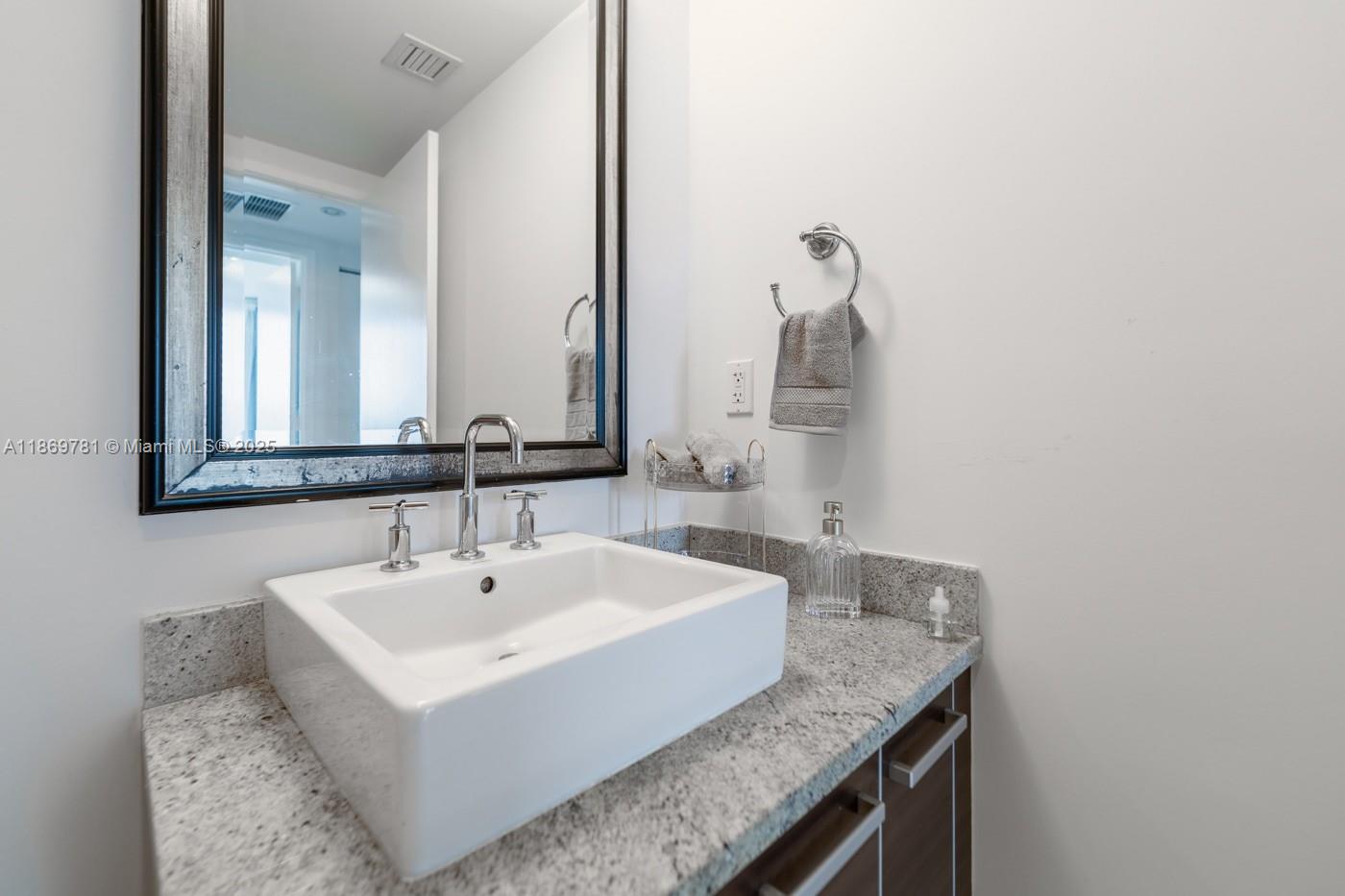 LATITUDE ON THE RIVER CON - Residential