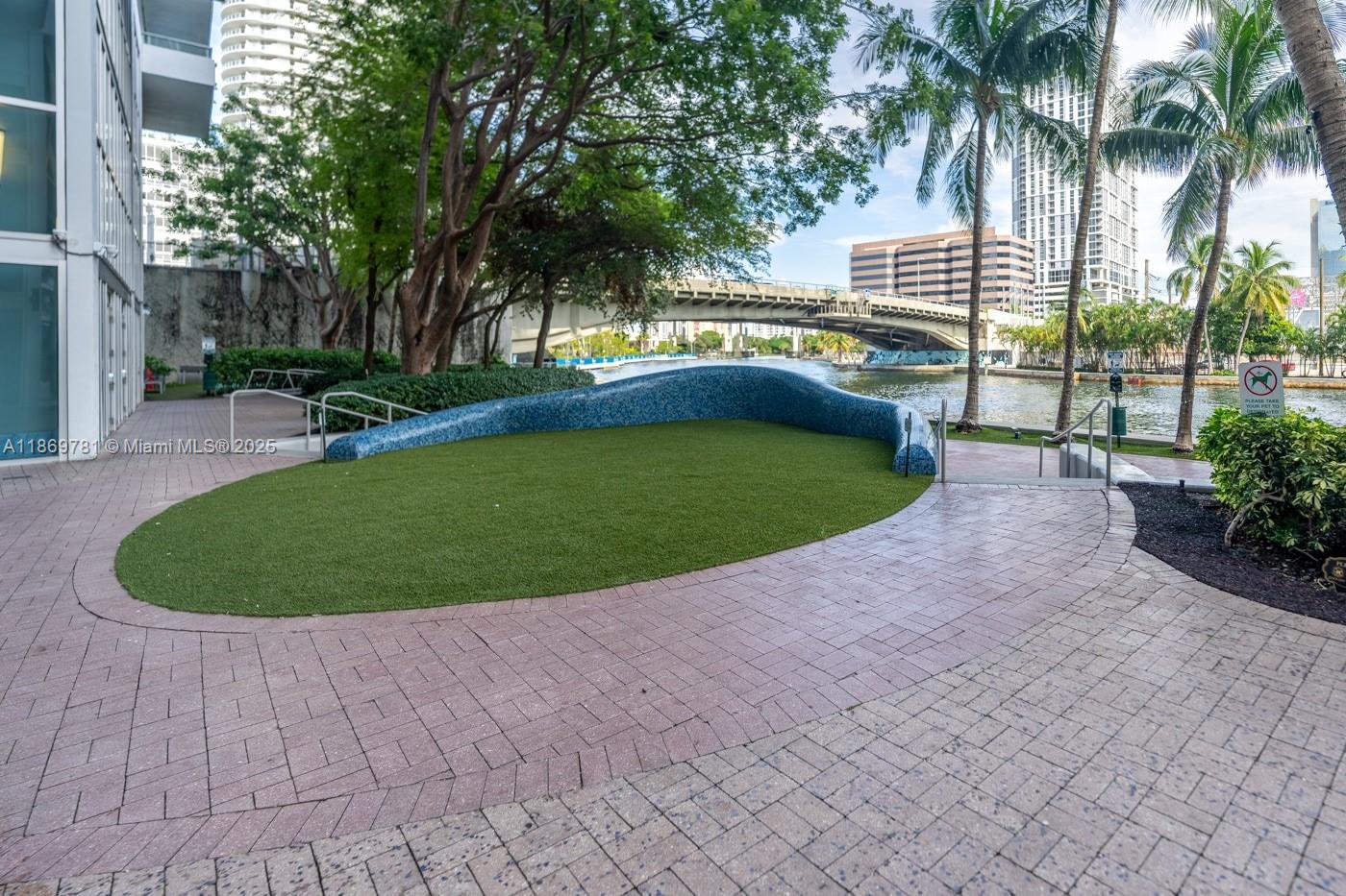 LATITUDE ON THE RIVER CON - Residential