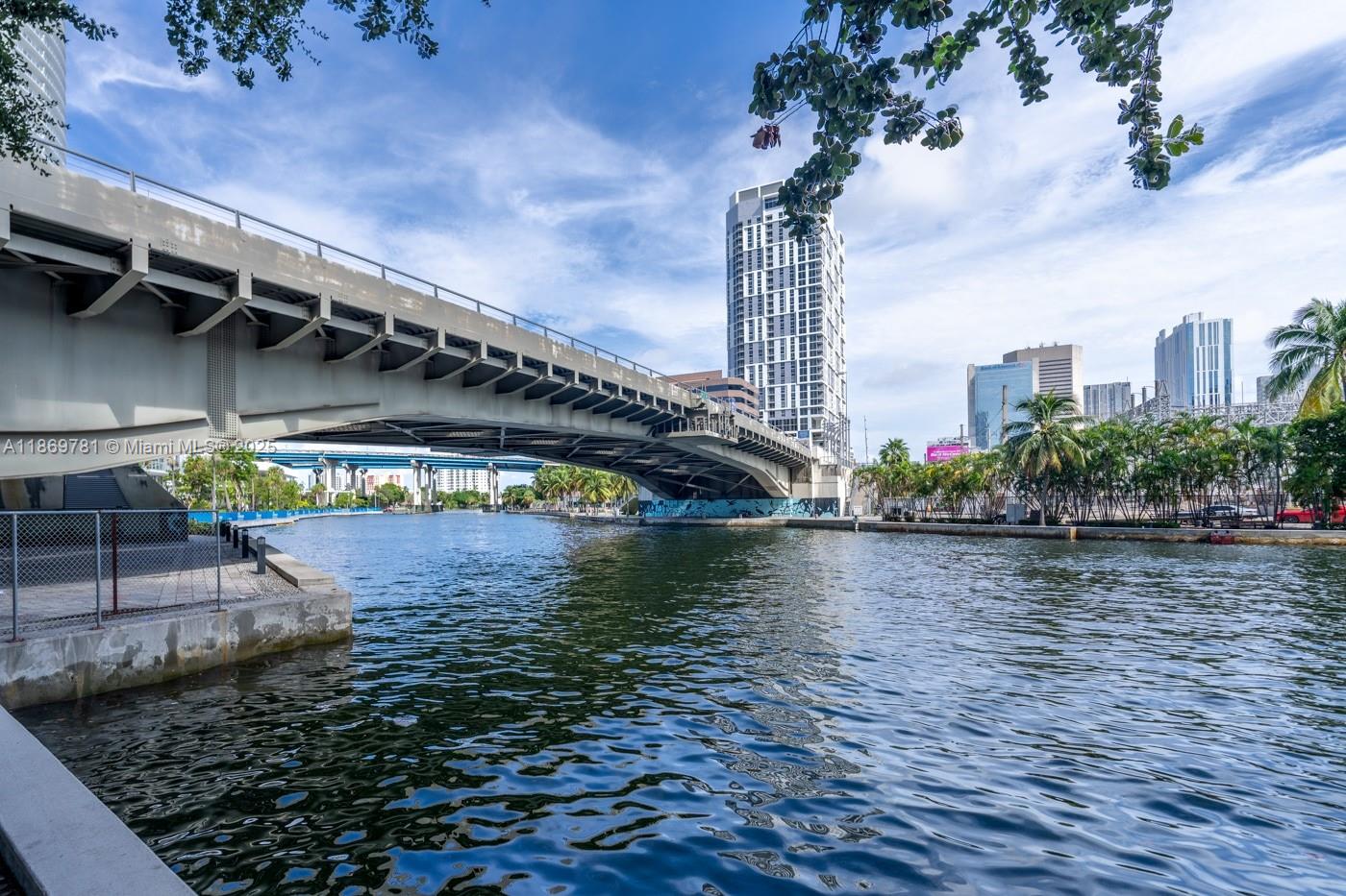 LATITUDE ON THE RIVER CON - Residential