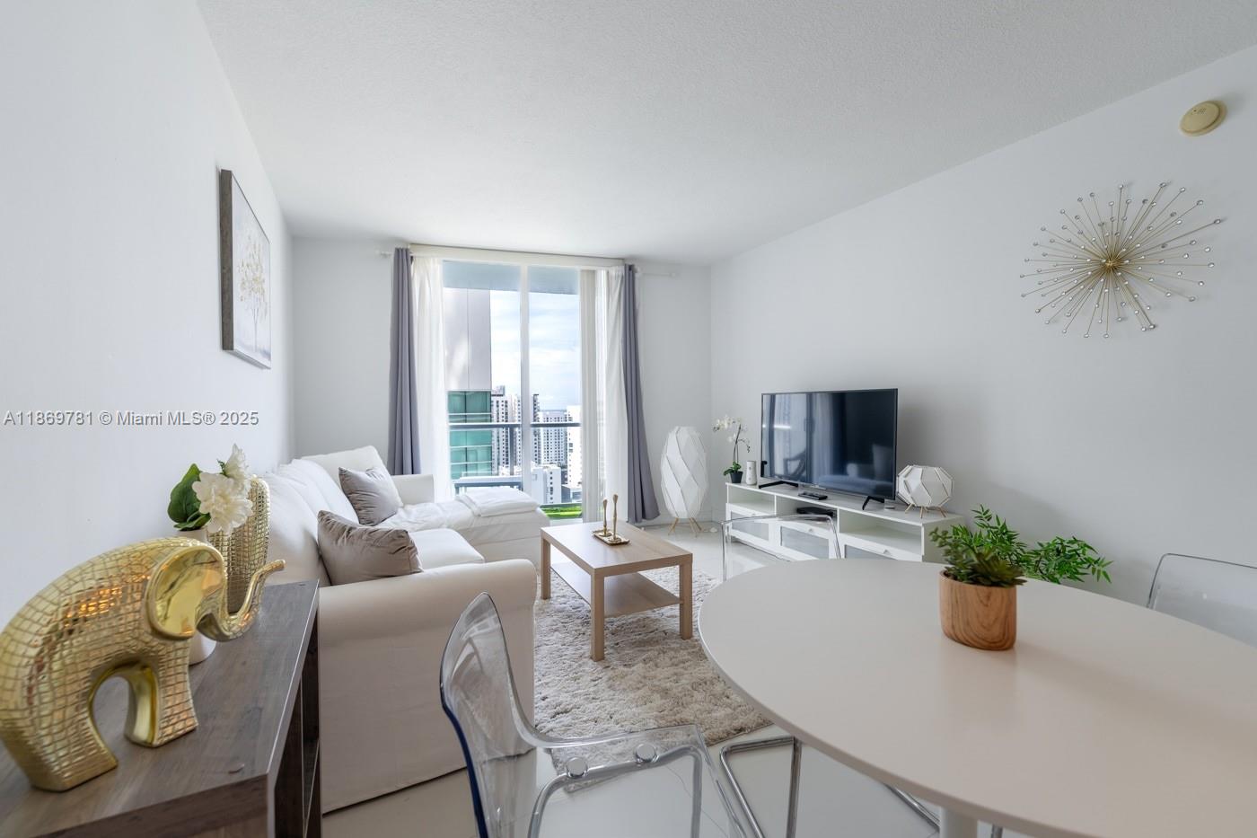 LATITUDE ON THE RIVER CON - Residential