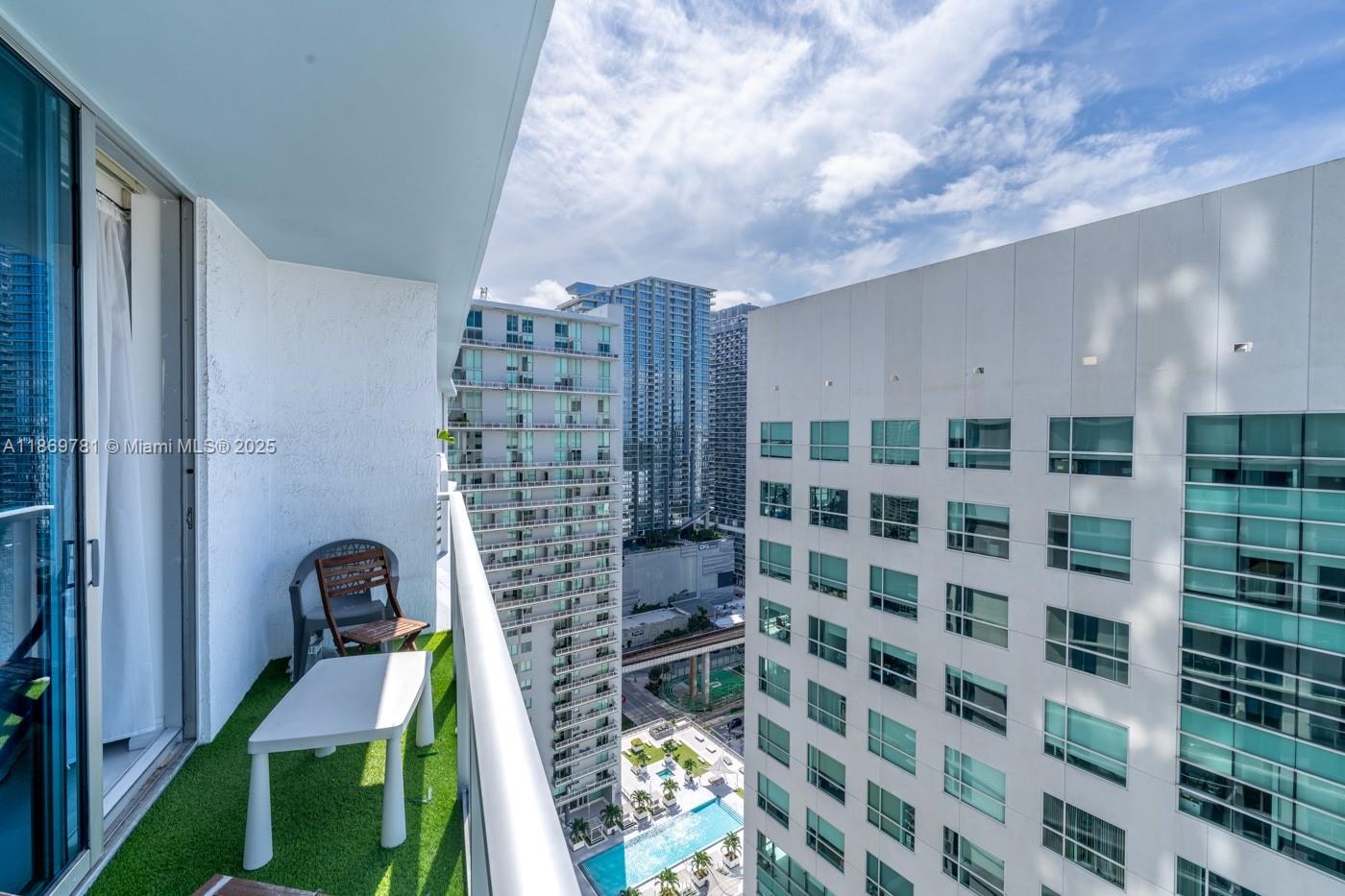 LATITUDE ON THE RIVER CON - Residential