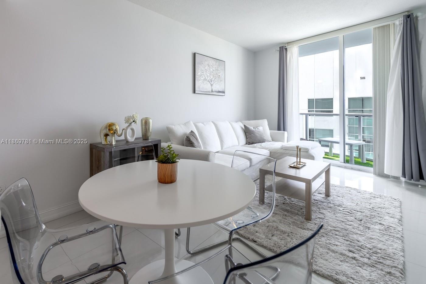 LATITUDE ON THE RIVER CON - Residential