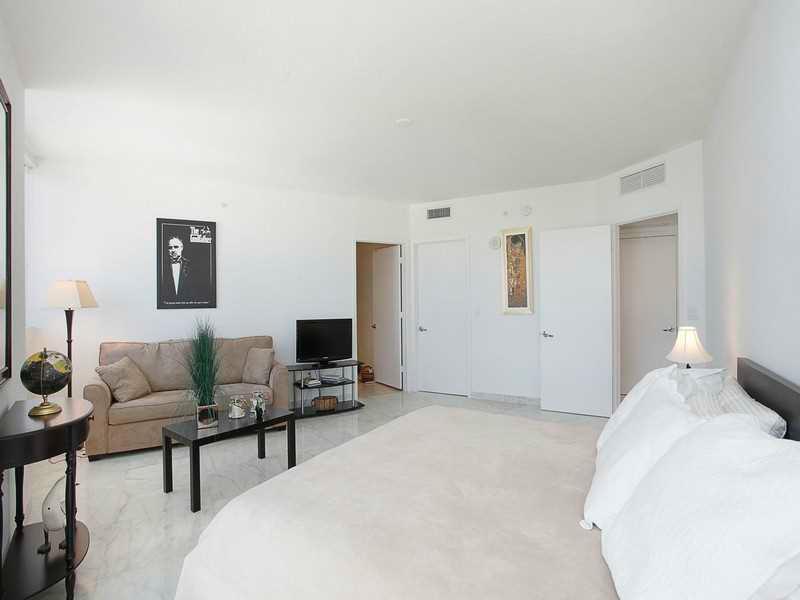 TRUMP ROYALE CONDO - Residential Lease