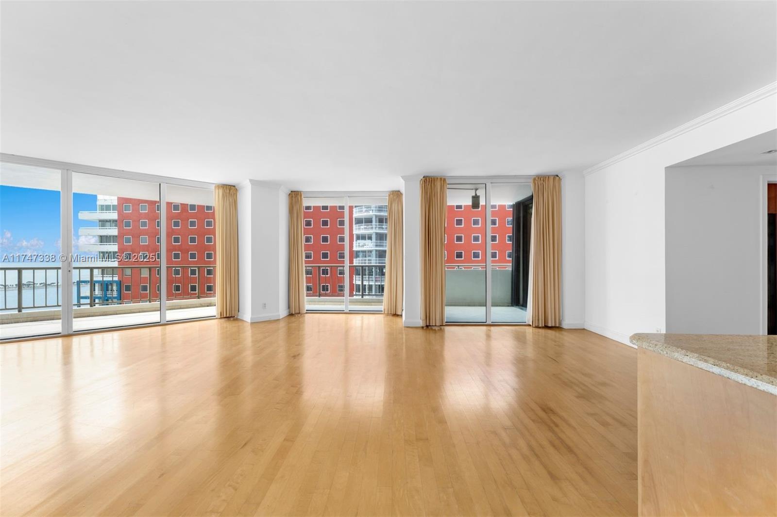 1581 Brickell Ave 1905