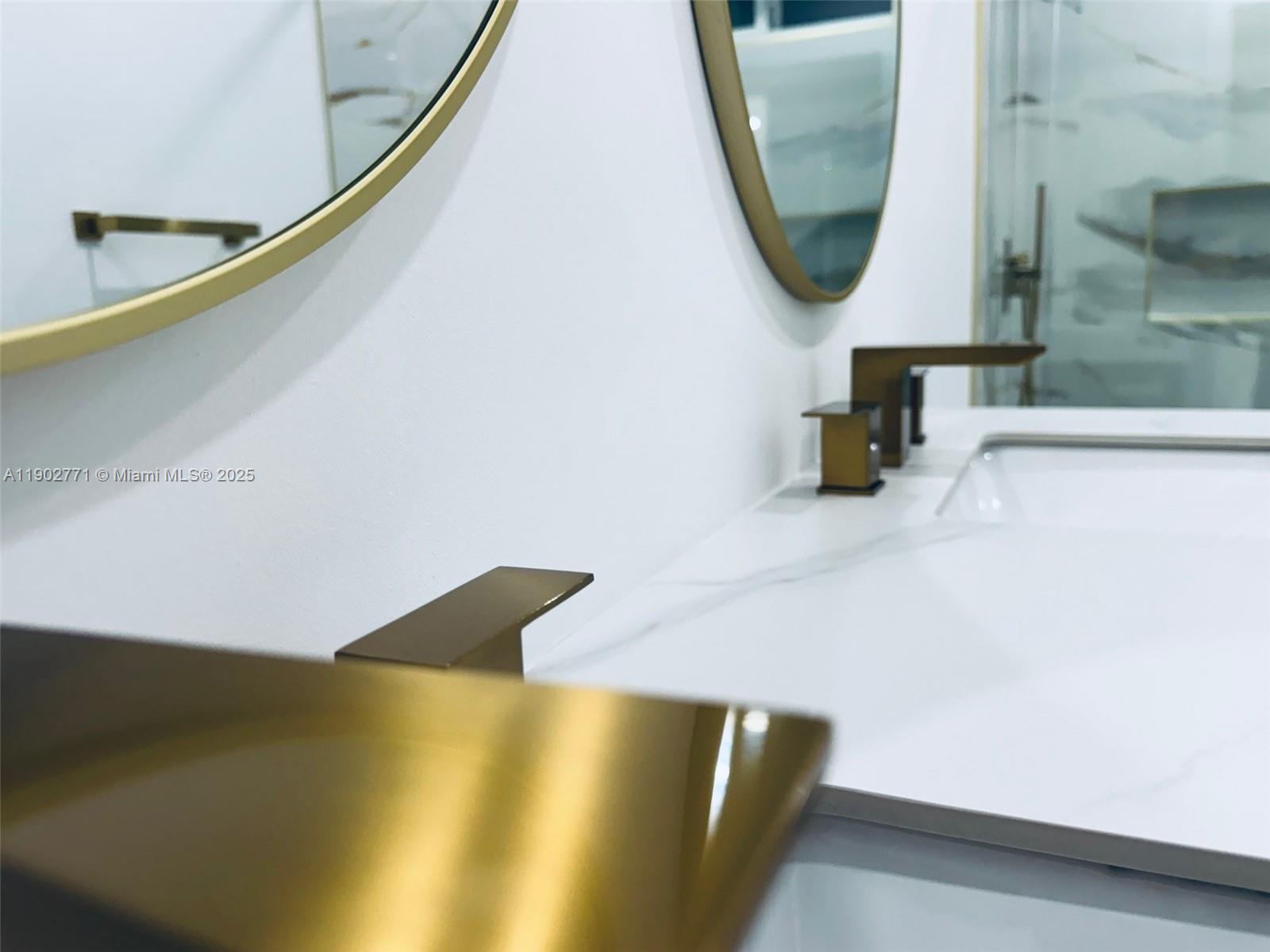 HOLLYWOOD HILLS - Residential Lease