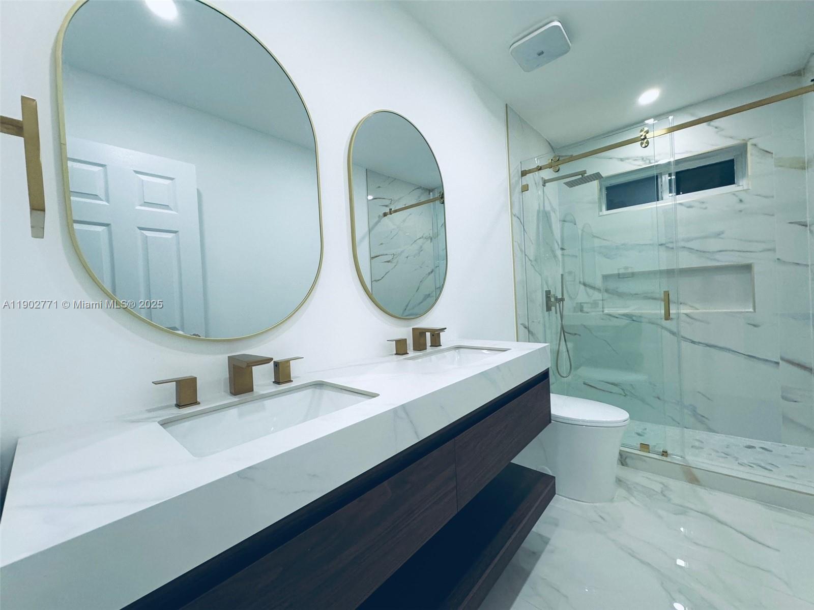 HOLLYWOOD HILLS - Residential Lease