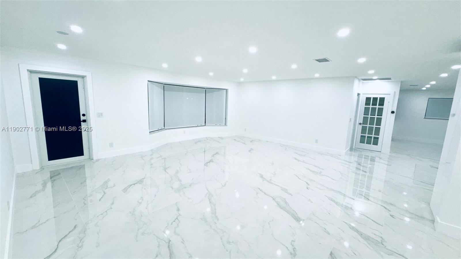 HOLLYWOOD HILLS - Residential Lease