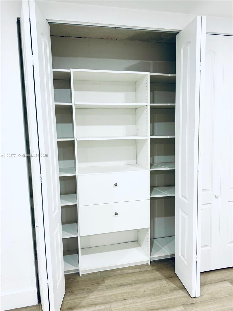 HOLLYWOOD HILLS - Residential Lease