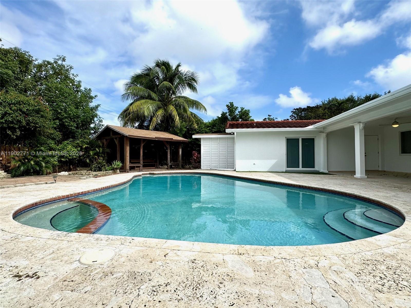 HOLLYWOOD HILLS - Residential Lease